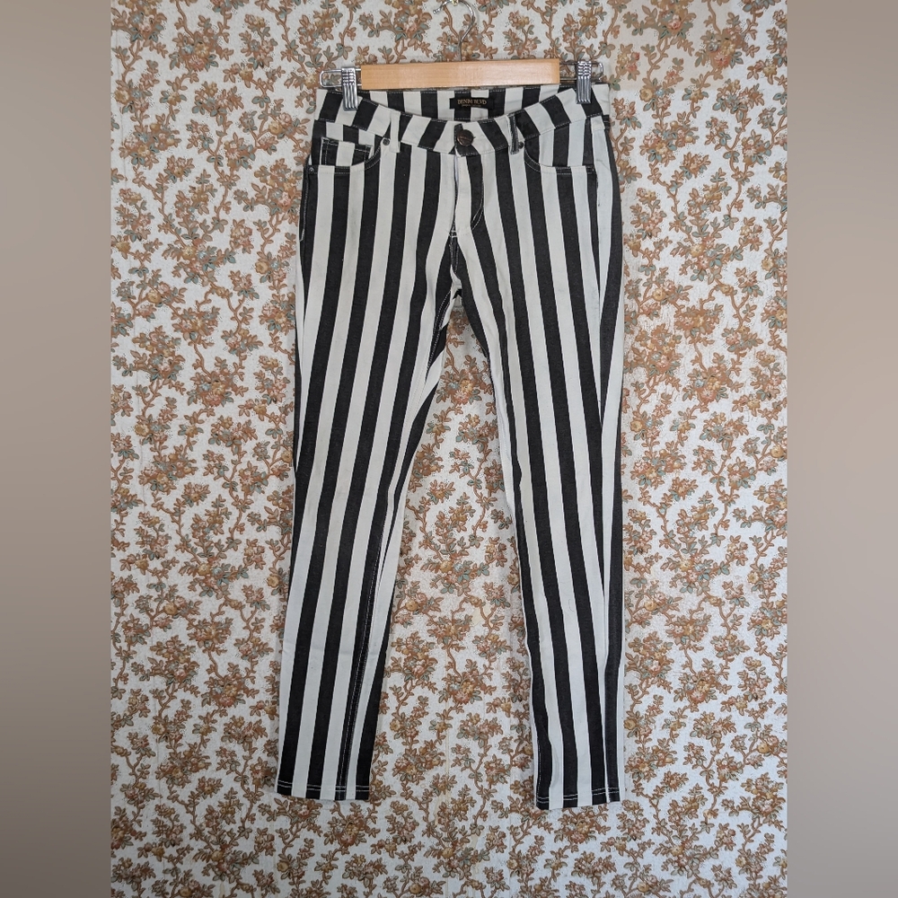 Black and white stripe skinny jeans leggings